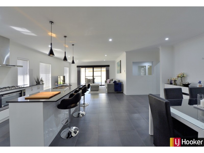 4 Dearwood Glade, Meadow Springs WA 6210