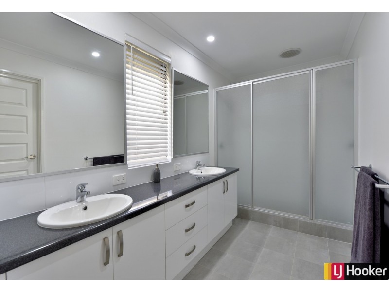 4 Dearwood Glade, Meadow Springs WA 6210