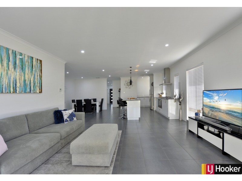 4 Dearwood Glade, Meadow Springs WA 6210