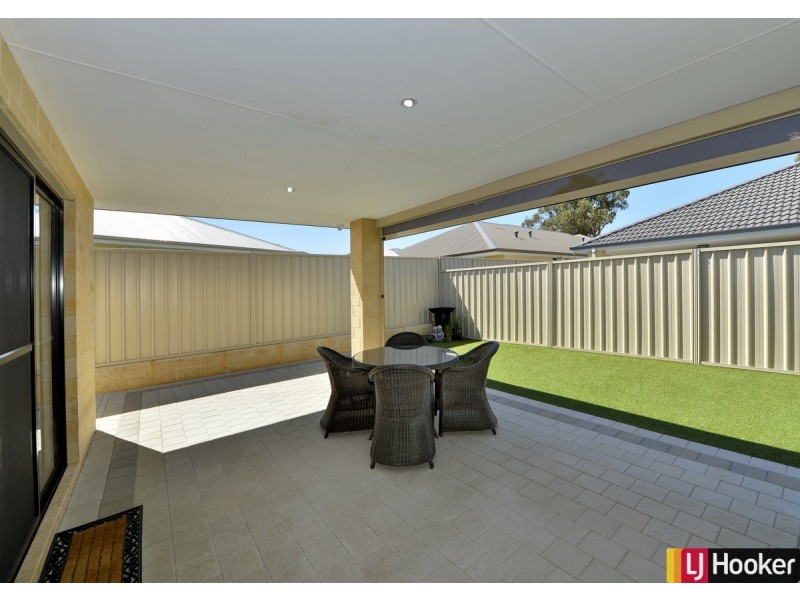 4 Dearwood Glade, Meadow Springs WA 6210