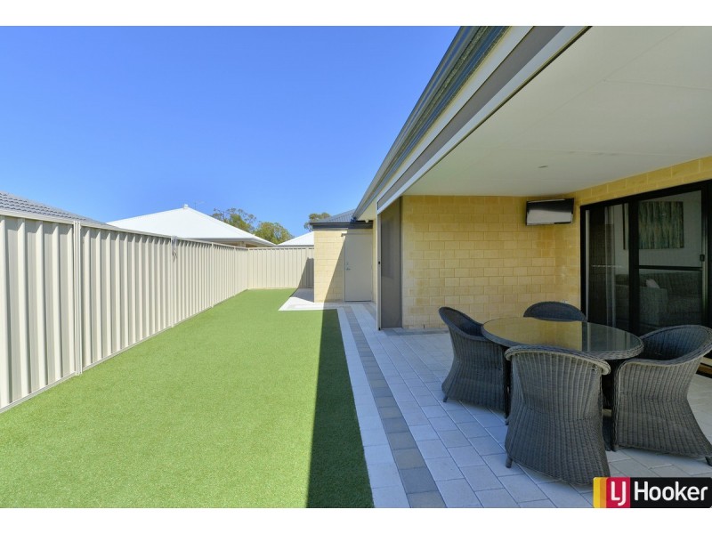 4 Dearwood Glade, Meadow Springs WA 6210