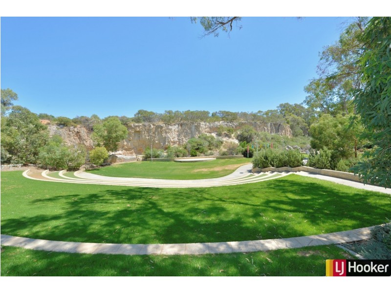 4 Dearwood Glade, Meadow Springs WA 6210