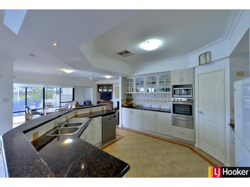 7 Aztec Island Retreat, Halls Head WA 6210