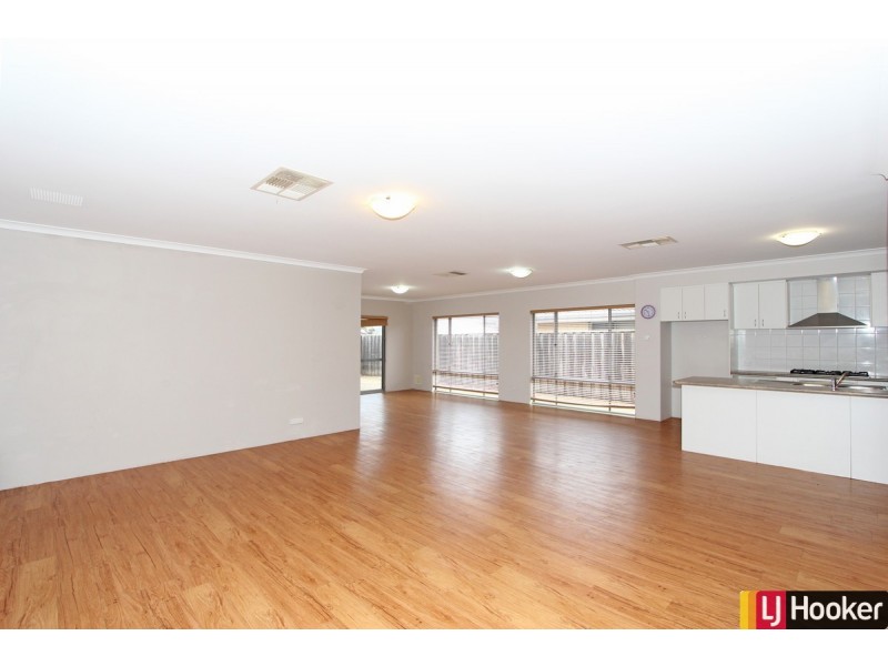 8 Varia Way, Halls Head WA 6210