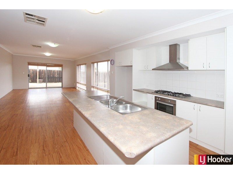 8 Varia Way, Halls Head WA 6210