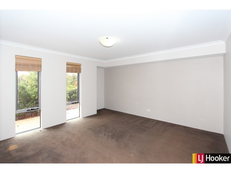 8 Varia Way, Halls Head WA 6210