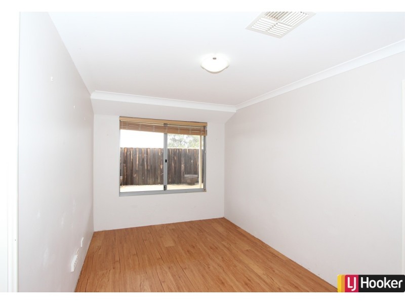 8 Varia Way, Halls Head WA 6210