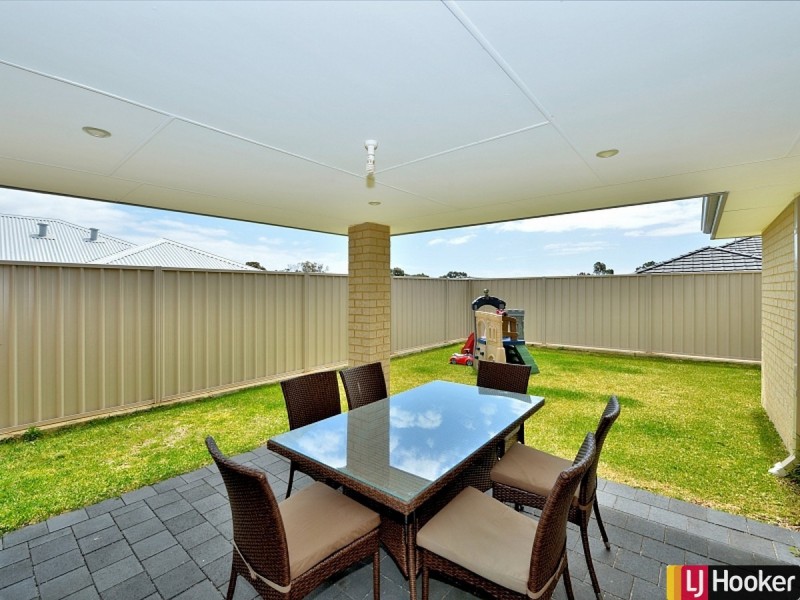 28 Broadmoor Loop, Meadow Springs WA 6210
