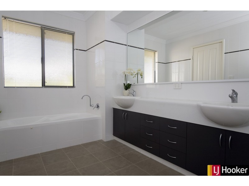 30 Dewar Street, Wannanup WA 6210