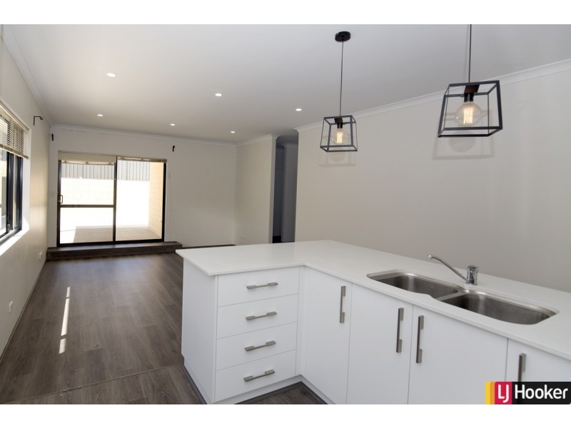 228 Lake Valley Road, Lakelands WA 6180