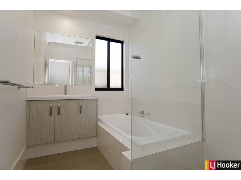 228 Lake Valley Road, Lakelands WA 6180