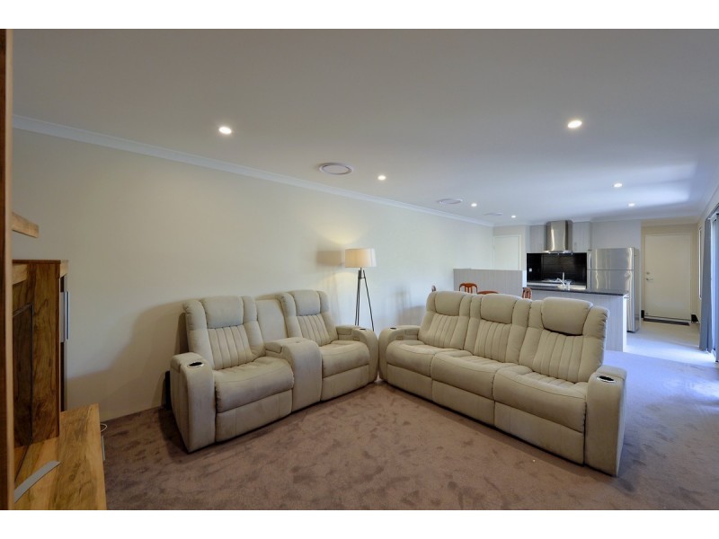 51 Thornbill Crescent, Coodanup WA 6210