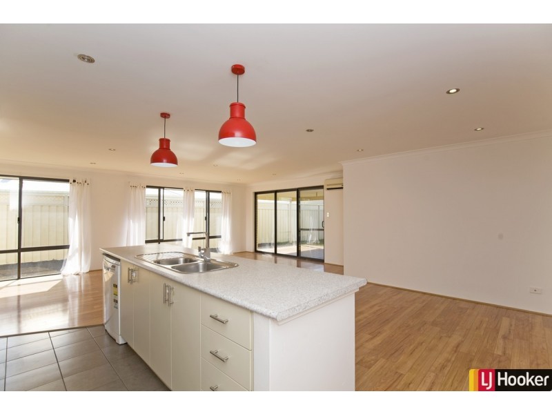 11 Rayner Promenade, Lakelands WA 6180