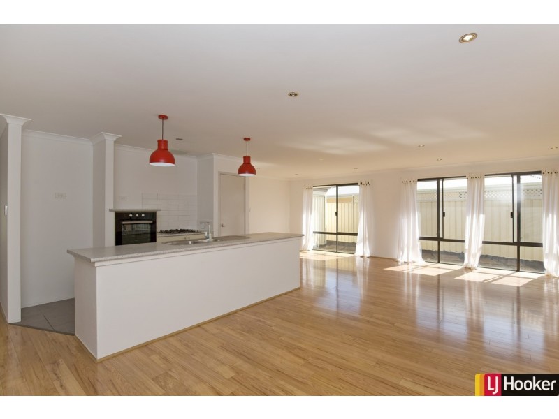 11 Rayner Promenade, Lakelands WA 6180