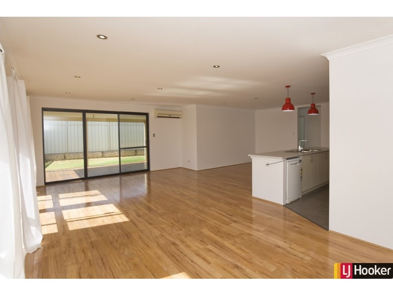 11 Rayner Promenade, Lakelands WA 6180