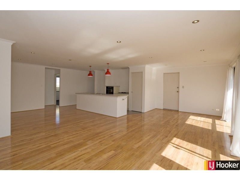 11 Rayner Promenade, Lakelands WA 6180