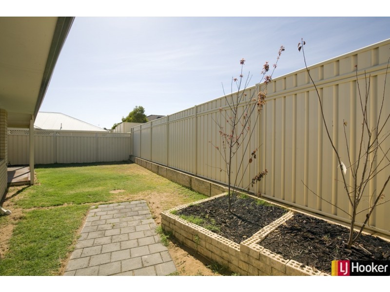 11 Rayner Promenade, Lakelands WA 6180