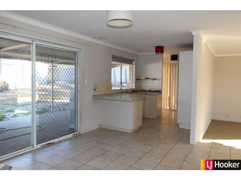 4 Mahogany Drive, Halls Head WA 6210
