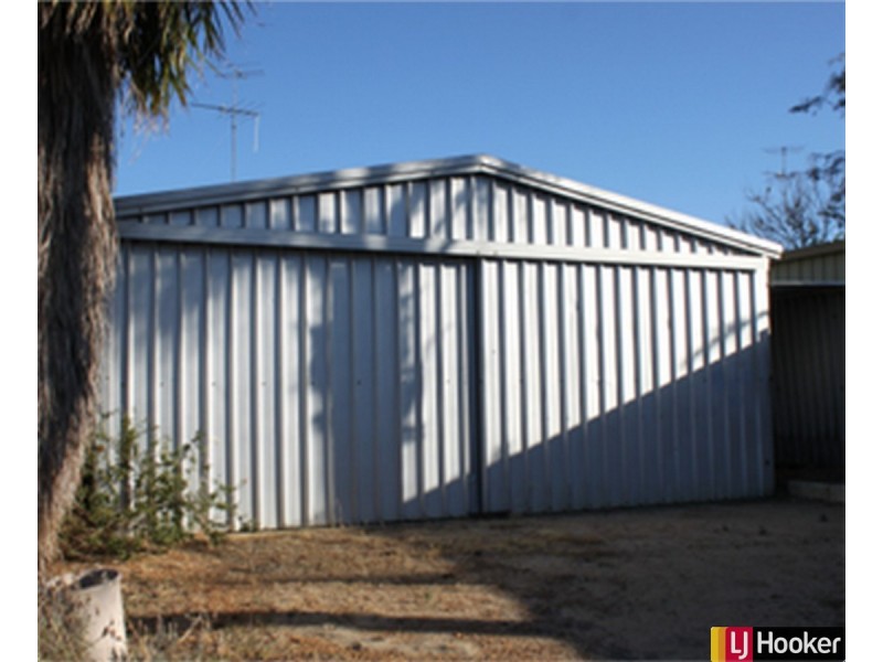 4 Mahogany Drive, Halls Head WA 6210