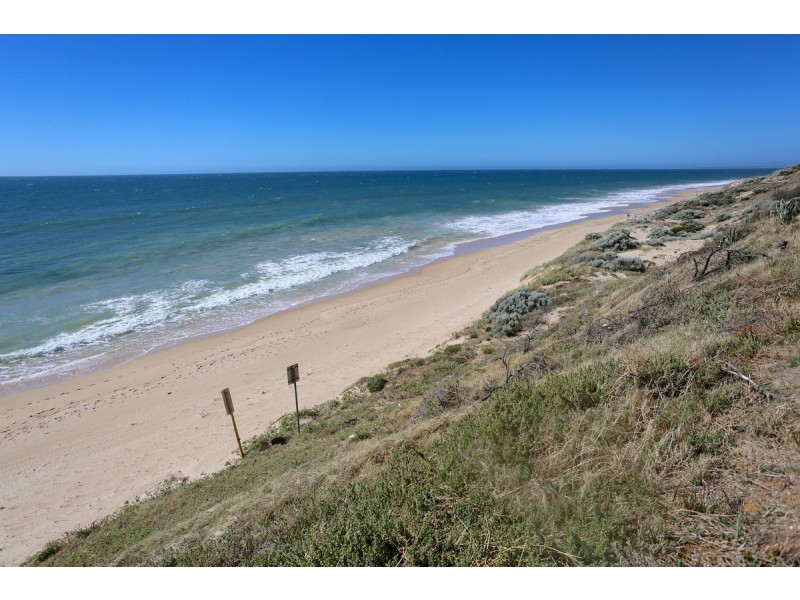 4 Mahogany Drive, Halls Head WA 6210