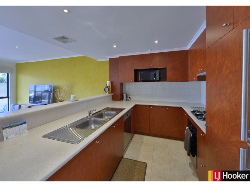 9/3 Piccolo Place, Halls Head WA 6210