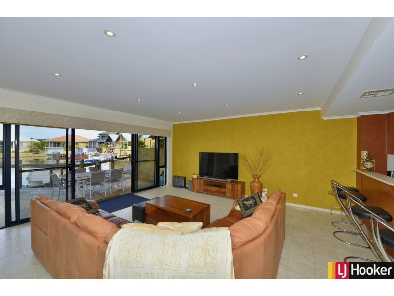 9/3 Piccolo Place, Halls Head WA 6210