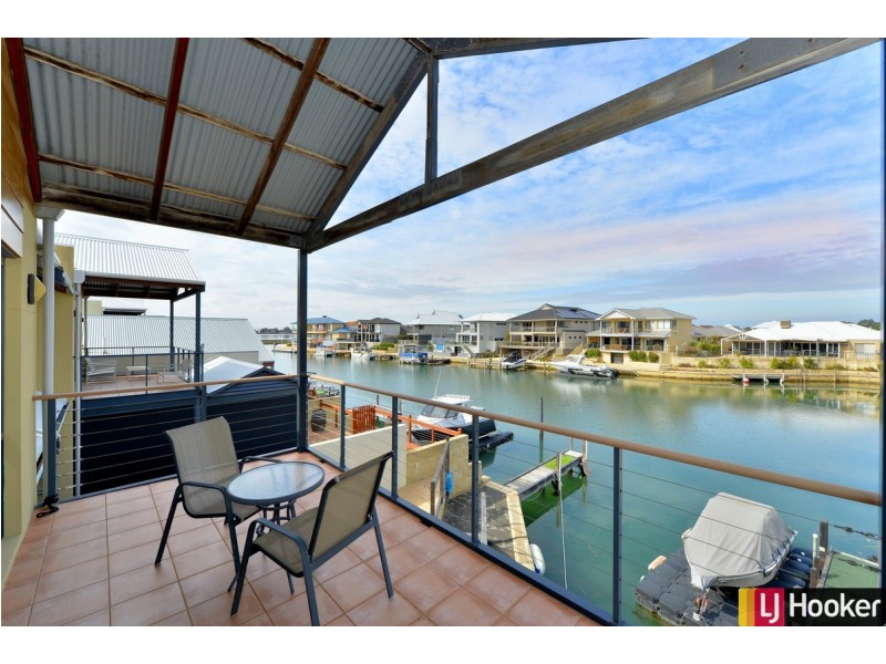 9/3 Piccolo Place, Halls Head WA 6210