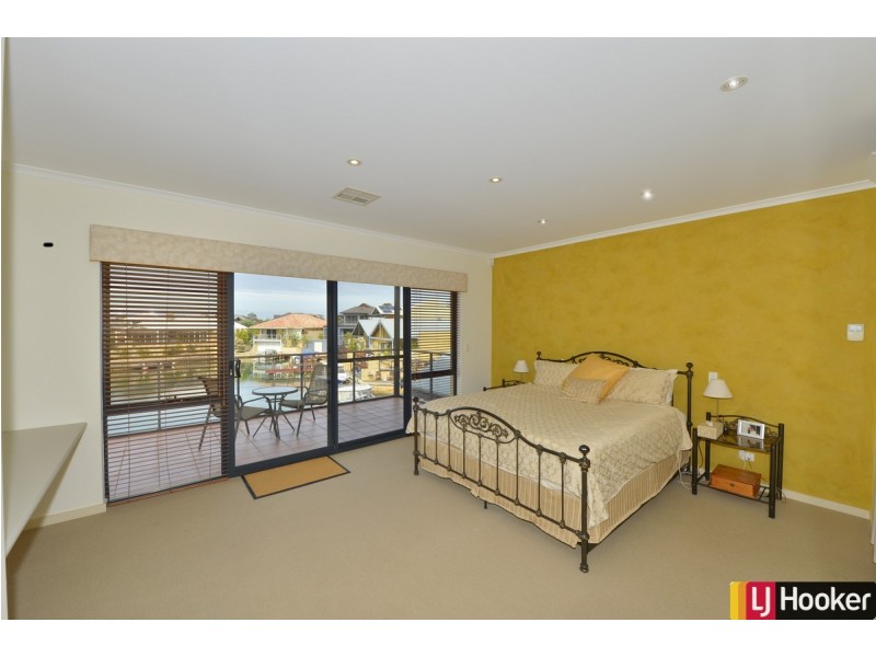 9/3 Piccolo Place, Halls Head WA 6210