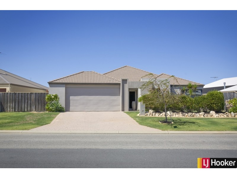 295 Peelwood Parade, Halls Head WA 6210