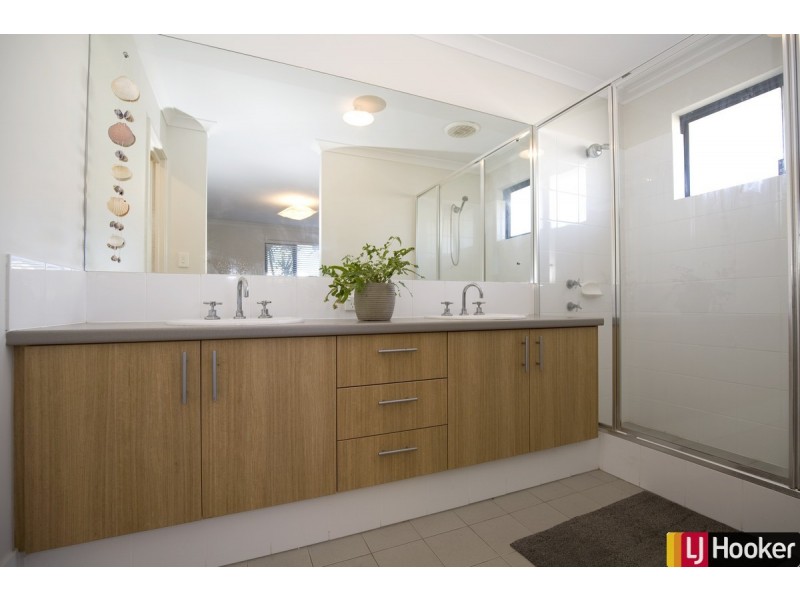 295 Peelwood Parade, Halls Head WA 6210