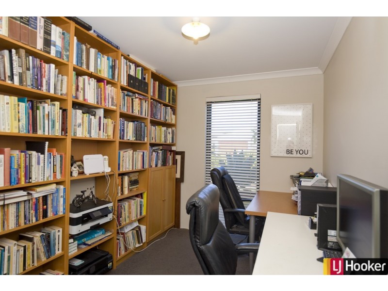 295 Peelwood Parade, Halls Head WA 6210