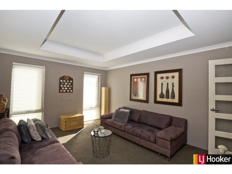 295 Peelwood Parade, Halls Head WA 6210