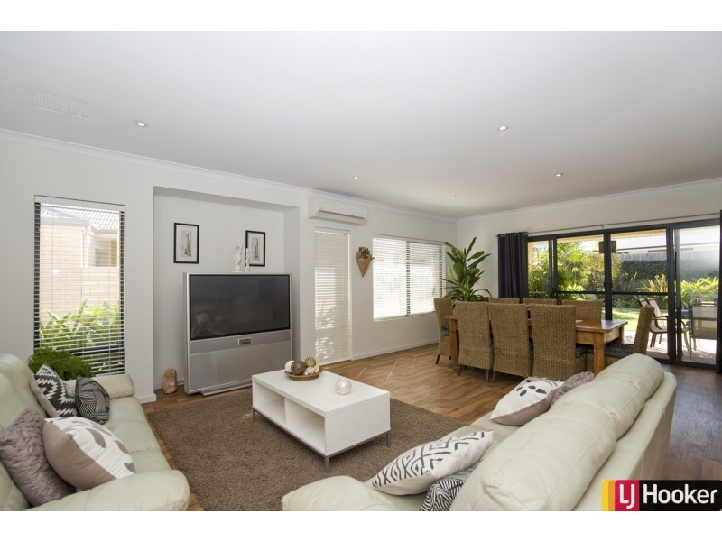 295 Peelwood Parade, Halls Head WA 6210