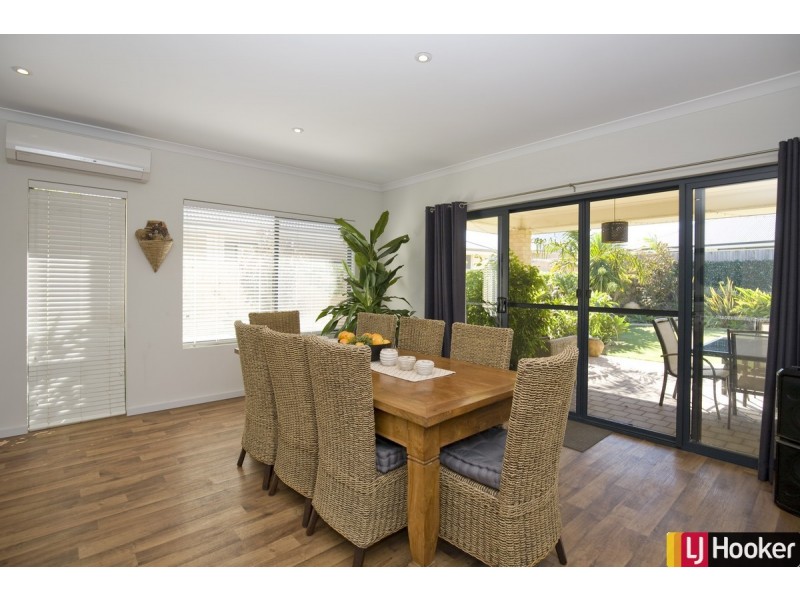 295 Peelwood Parade, Halls Head WA 6210