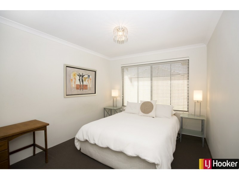 295 Peelwood Parade, Halls Head WA 6210