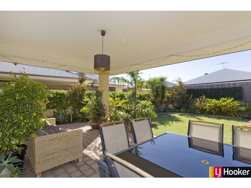 295 Peelwood Parade, Halls Head WA 6210