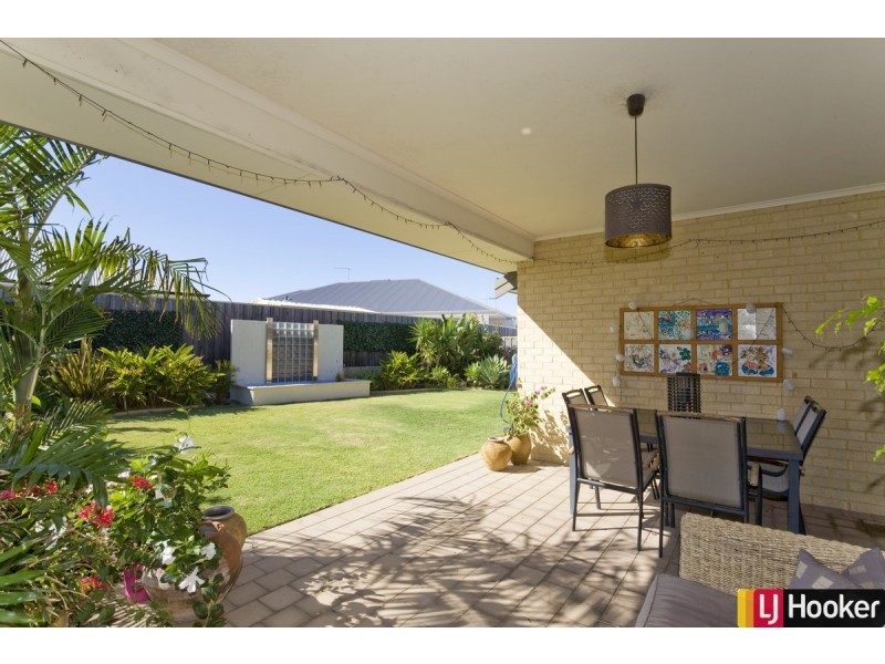 295 Peelwood Parade, Halls Head WA 6210