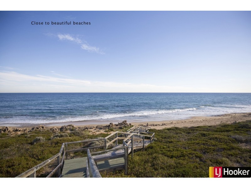 295 Peelwood Parade, Halls Head WA 6210