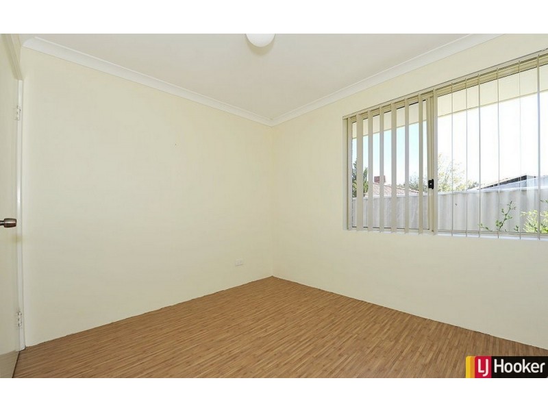 2/2 Medford Court, Meadow Springs WA 6210