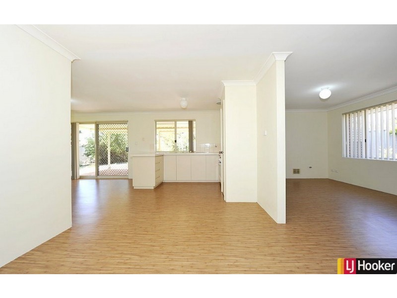 2/2 Medford Court, Meadow Springs WA 6210