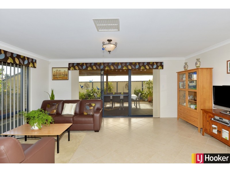 11 Caslano Road, Meadow Springs WA 6210