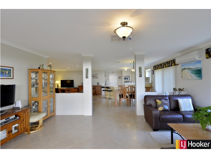 11 Caslano Road, Meadow Springs WA 6210