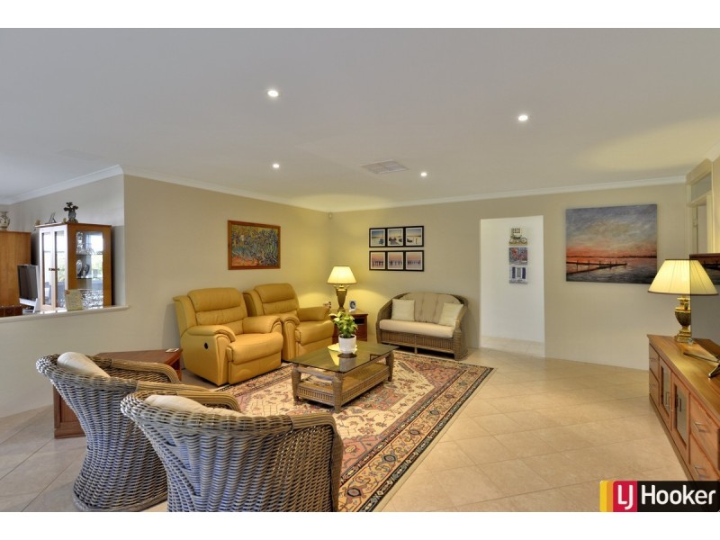 11 Caslano Road, Meadow Springs WA 6210