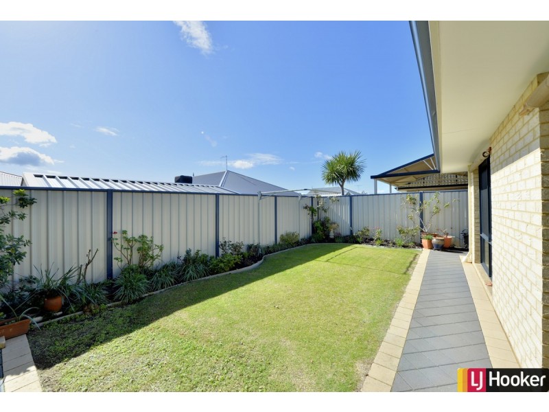 11 Caslano Road, Meadow Springs WA 6210