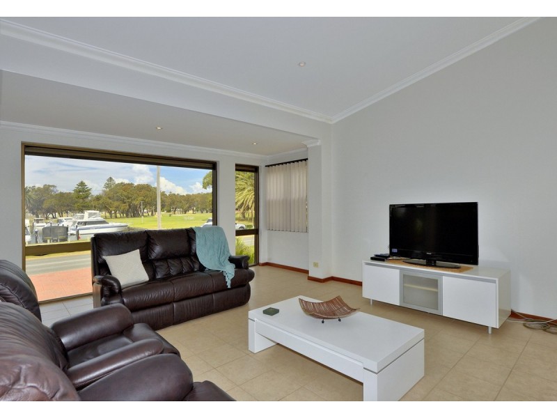 52 Mary Street, Halls Head WA 6210