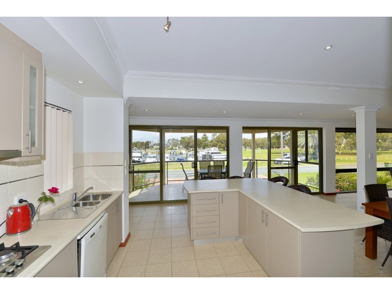 52 Mary Street, Halls Head WA 6210