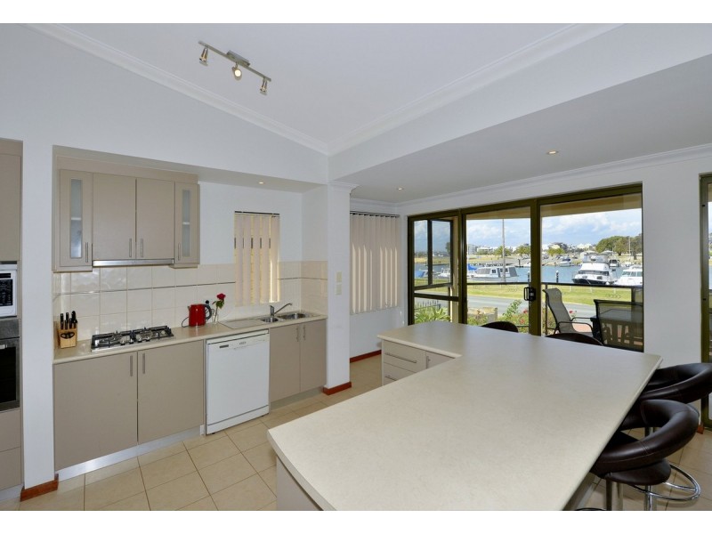 52 Mary Street, Halls Head WA 6210