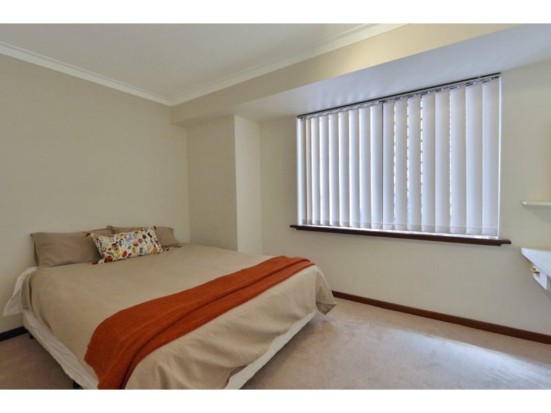 52 Mary Street, Halls Head WA 6210
