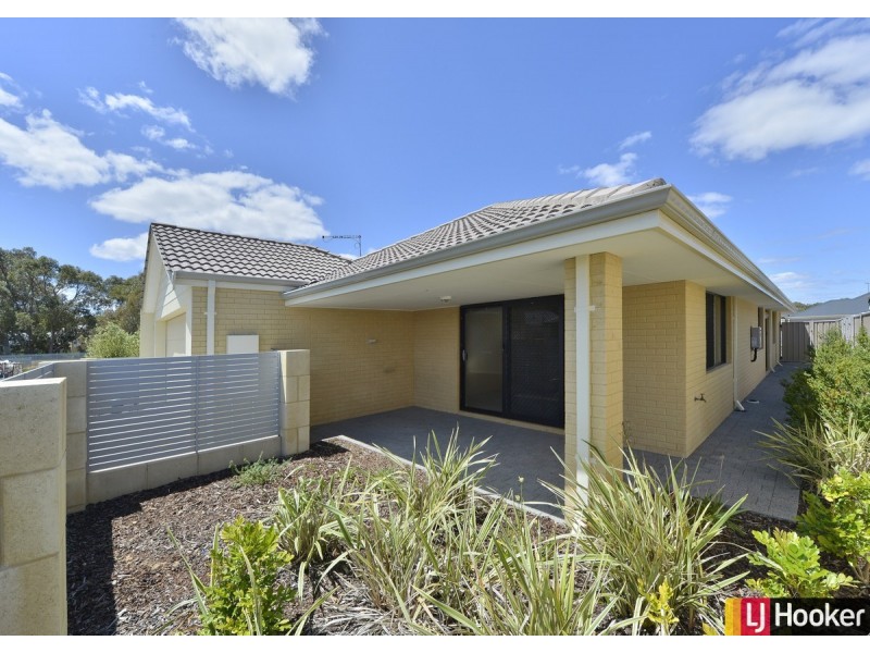 8 Rochdale Circle, Meadow Springs WA 6210