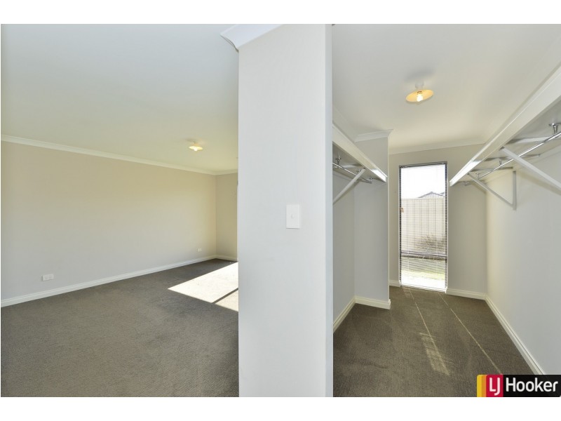24 Pinehurst Loop, Meadow Springs WA 6210